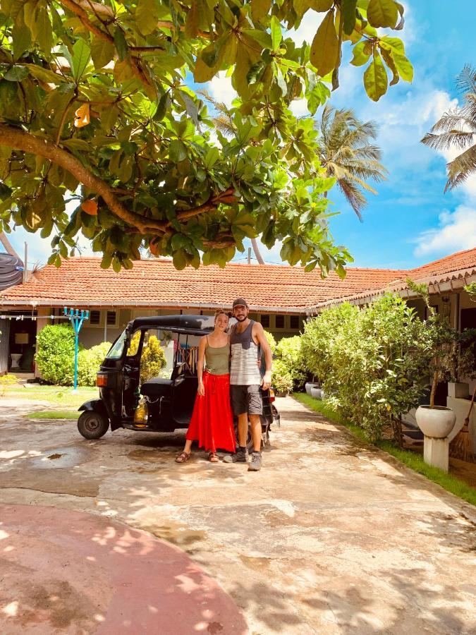 Sun Shine Guest House Негомбо Екстер'єр фото